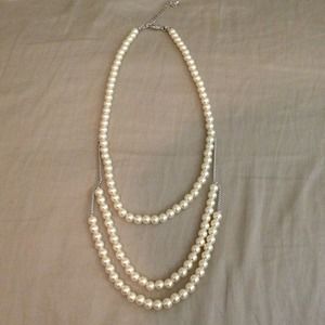 NWOT Banana Republic faux pearl necklace